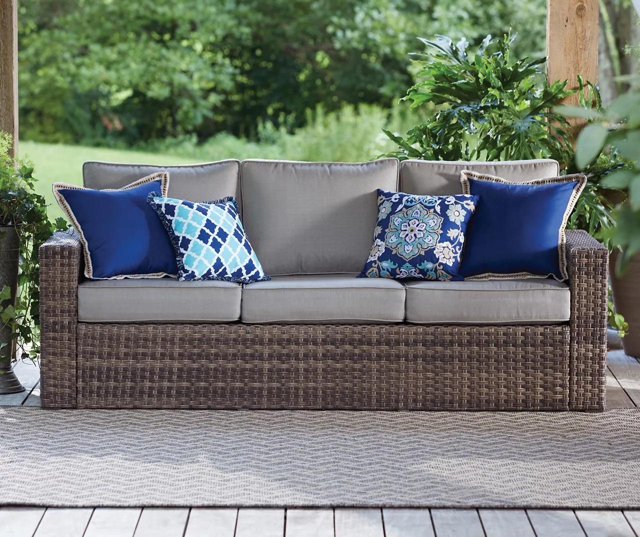 Broyhill Eagle Brooke All-Weather Wicker Cushioned Patio Sofa 6 Broyhill Eagle Brooke All-Weather Wicker Cushioned Patio Sofa - Image 4