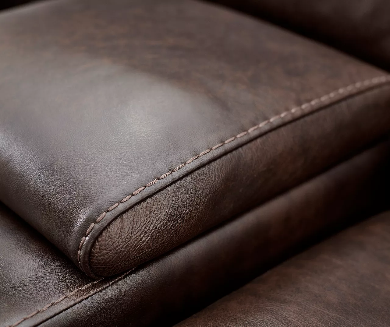 Wellsley Leather Power Reclining Console Loveseat 9 Wellsley Leather Power Reclining Console Loveseat - Image 7