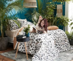 Real Living End Table With Bluetooth Speaker & USB Port -Chic Furniture Store 810513609 31