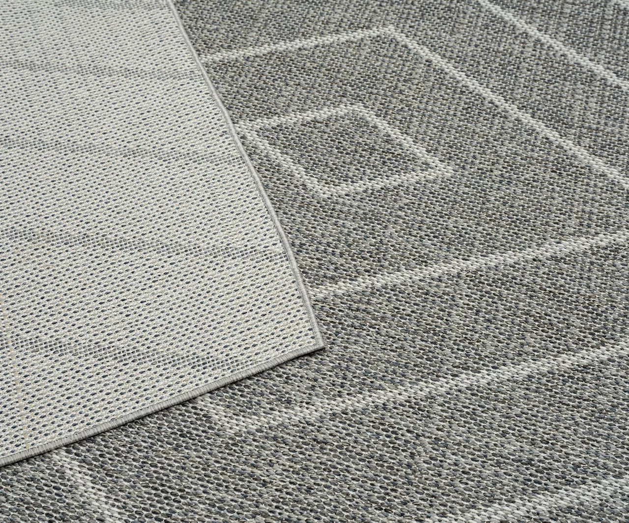 Broyhill Jani Lagos Gray Geometric Outdoor Area Rug 6 Broyhill Jani Lagos Gray Geometric Outdoor Area Rug - Image 4