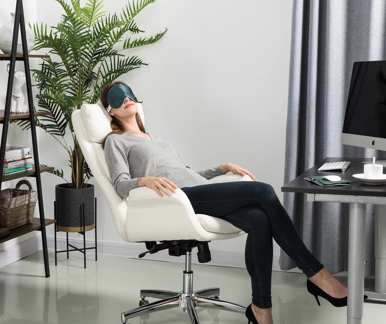 Cream Mid-Century Modern Faux Leather Executive Office Chair 5 Cream Mid-Century Modern Faux Leather Executive Office Chair - Image 3